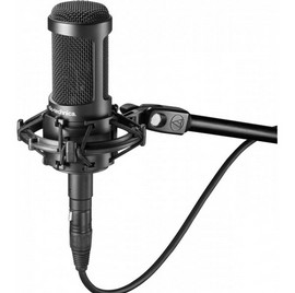 Un microphone a condensateur avec bras